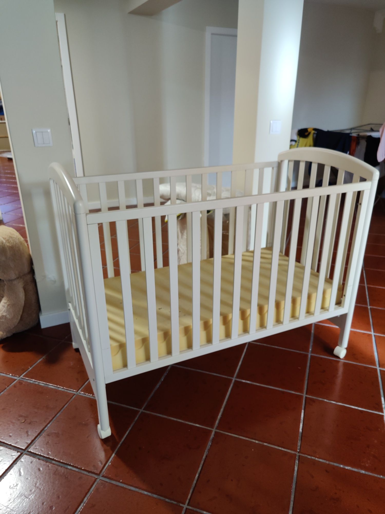 Berço em bom estado de conservação