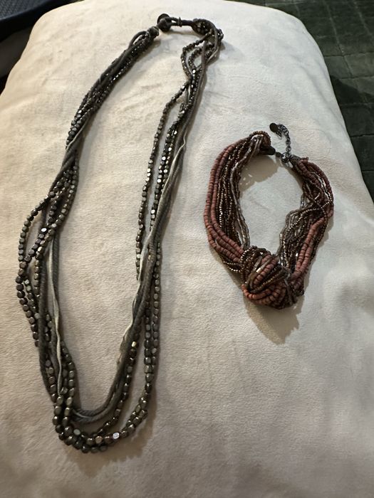 Conjunto de dois colares em tons castanho