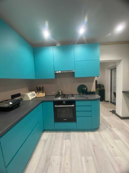 Продаж будинку з СОНЯЧНИМИ панелями та інвертором.