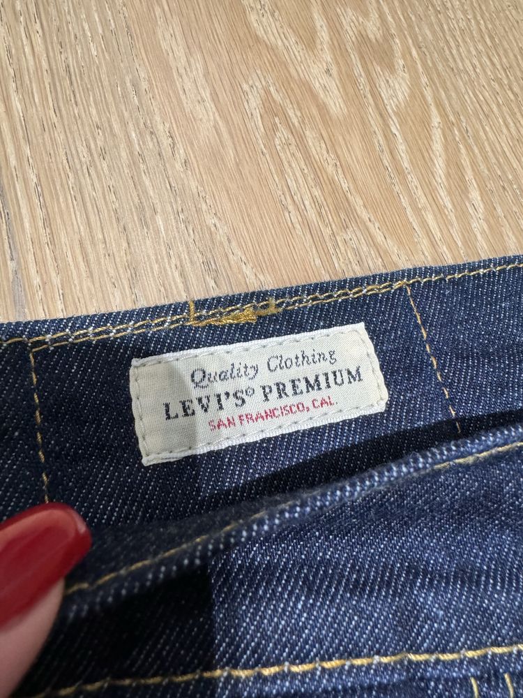 Джинсы Levi Strauss