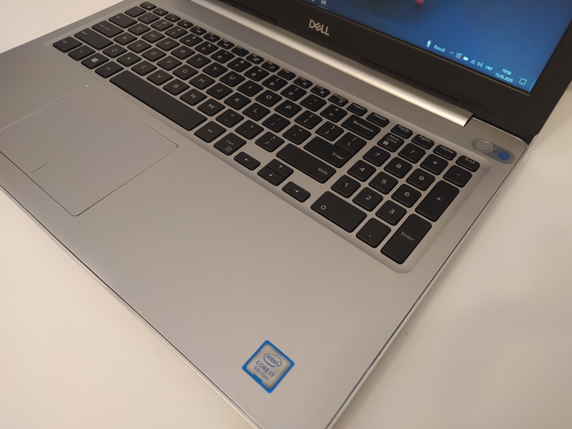 Dell Inspiron 5570/15,6" FHD/i7-8550U/16Gb/256Gb