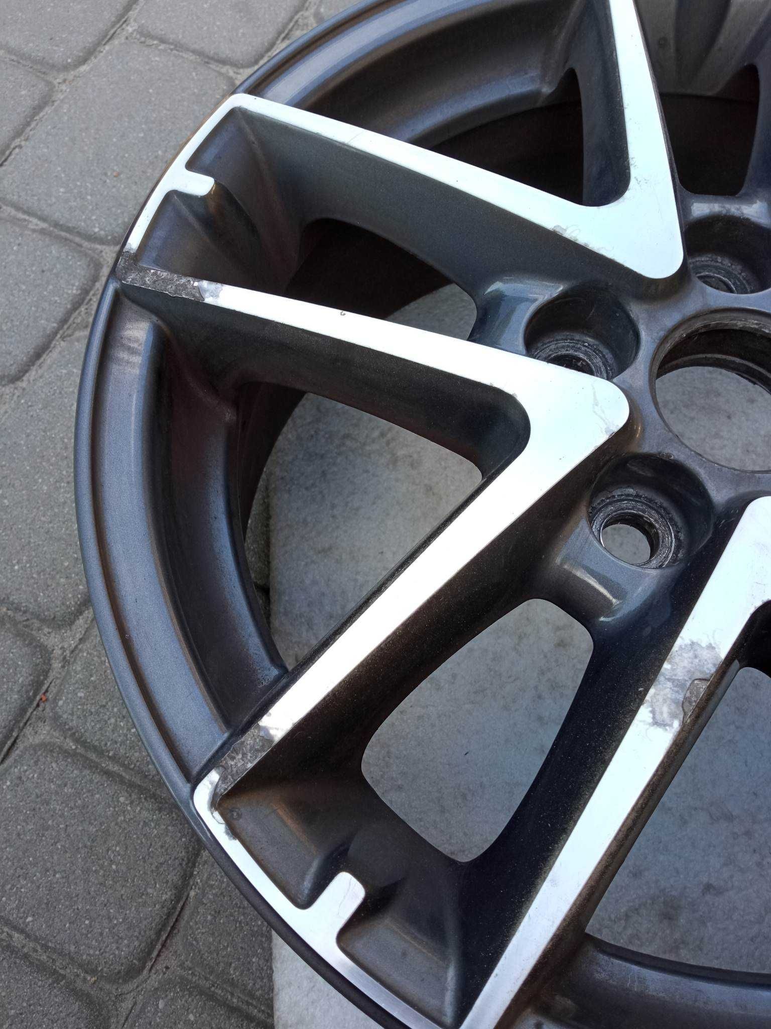 Toyota Auris 2 - felga aluminiowa 16"