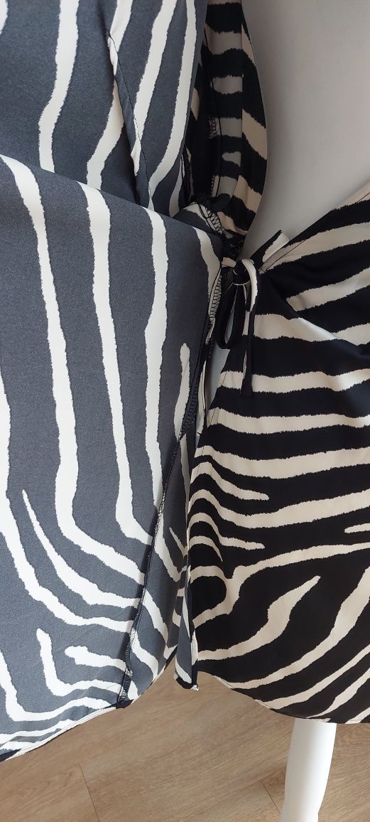 H&M r.L sukienka kopertowa zwierzęcy print / zebra