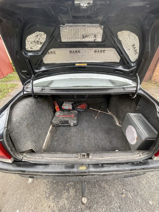 Продам своє авто опель омега А 2.0і