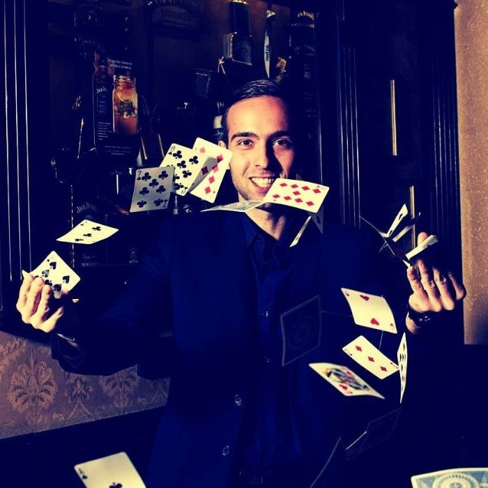 Iluzjonista WOJCIECH NAPORA Pokaz iluzji Wesele Event firmowy Urodziny