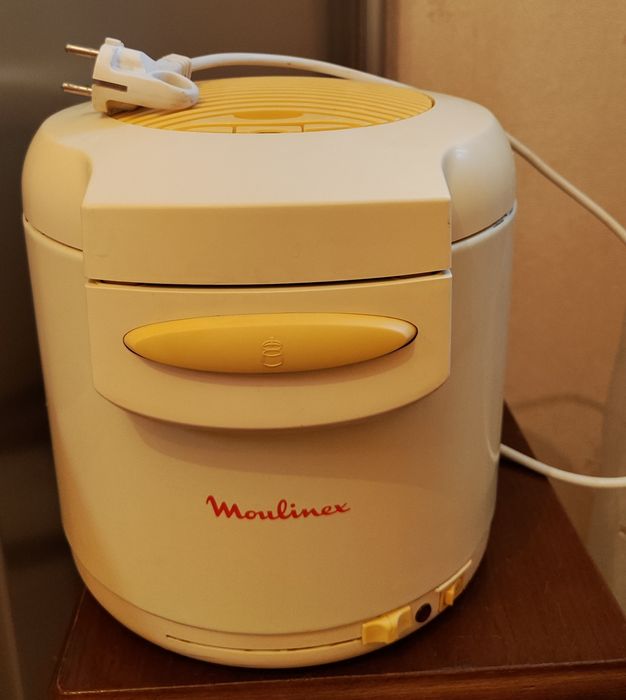 Дёшево продам фритюрницу Moulinex A08