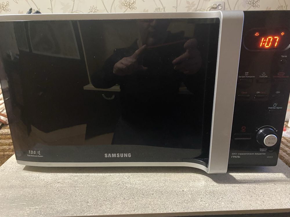 Мікрохвильова піч (СВЧ)Samsung Ge107LR 28 л.з грилем