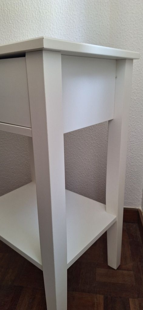 Mesa de cabeceira IKEA