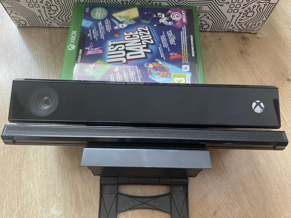 XBOX ONE X 1TB 4K + kinect + pad + 4 gry ( just dance 2022)