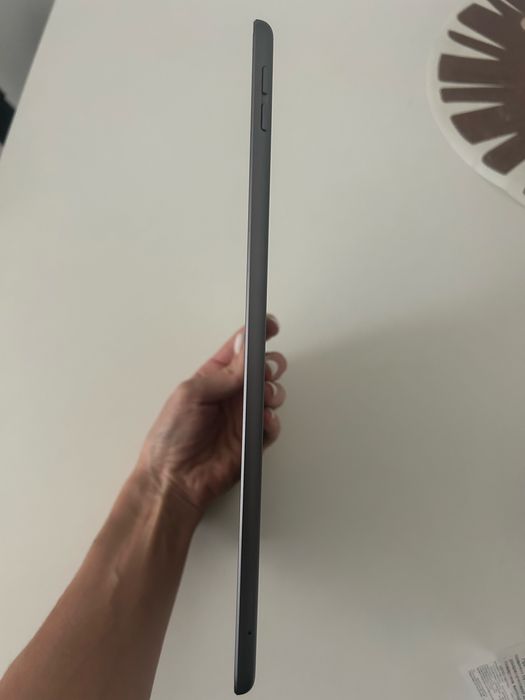 Продам IPad 8 Gen 10.2 2020