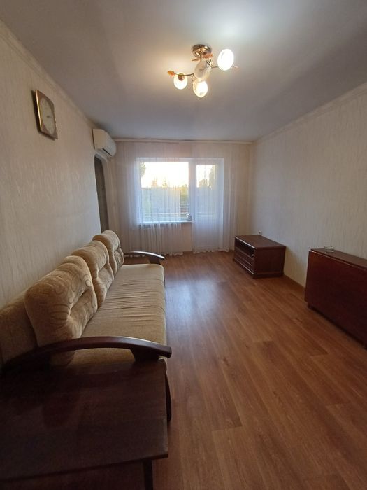 Двокімнатна. Пл. Володимира Великого ( пл. Артема).