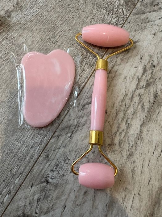 Zestaw masażerów do twarzy roler i gua sha nowe