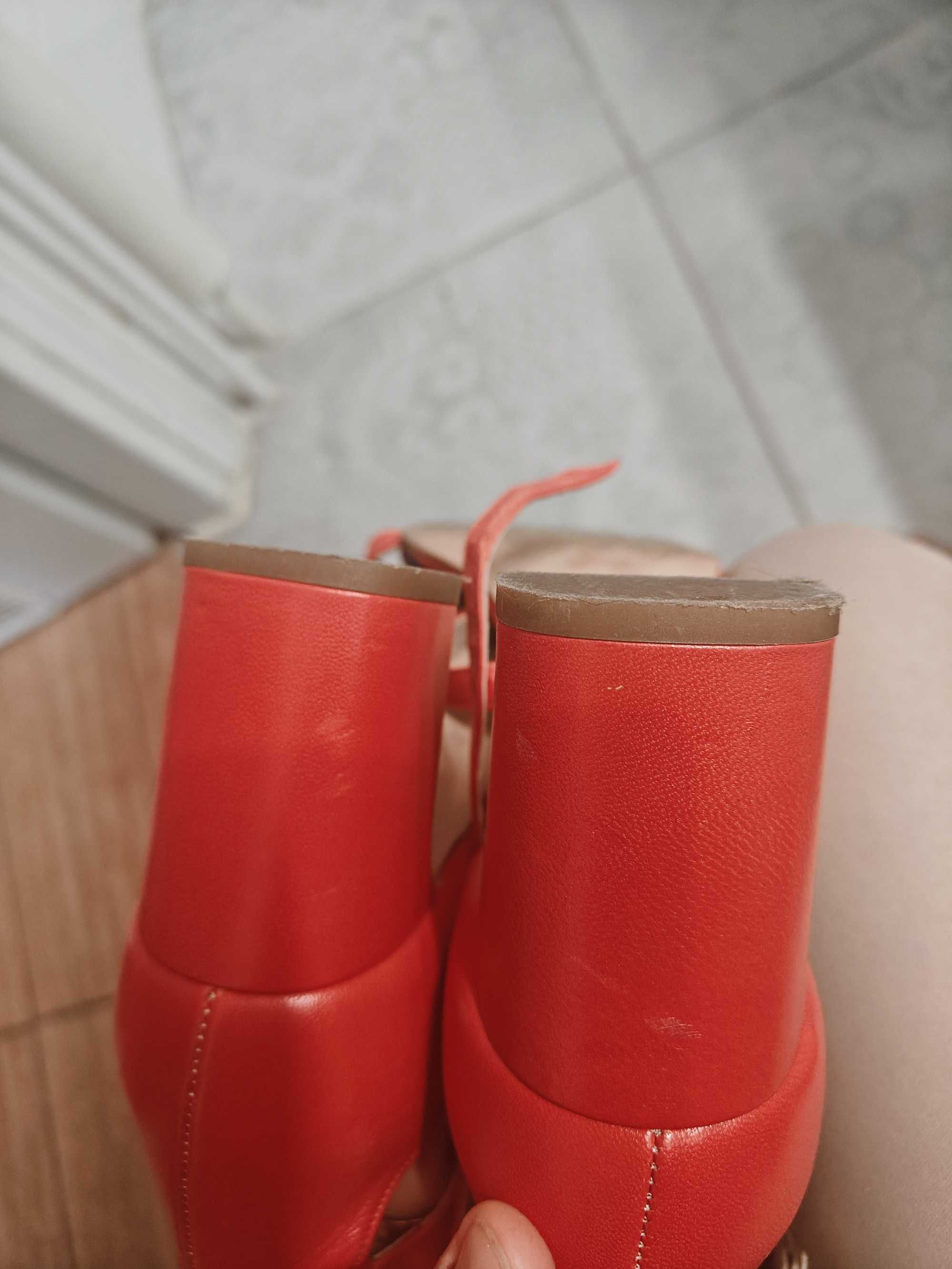 Sandały na słupku Ryłko