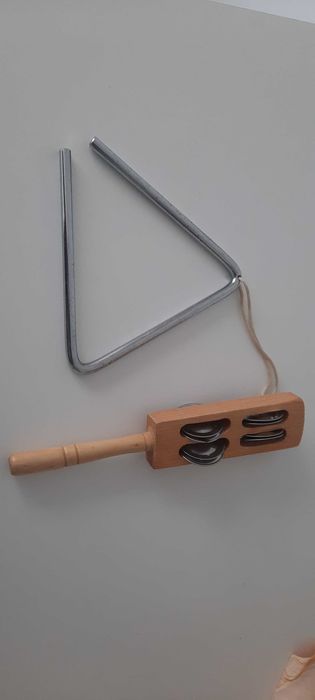 Instrumenty muzyczne dla dzieci -trójkąt i tamburyn