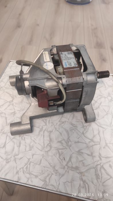 Двигун Indesit двигатель Индезит