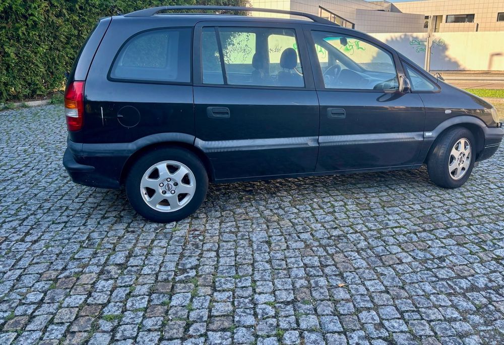 Opel zafira  7 lugares a gasolina