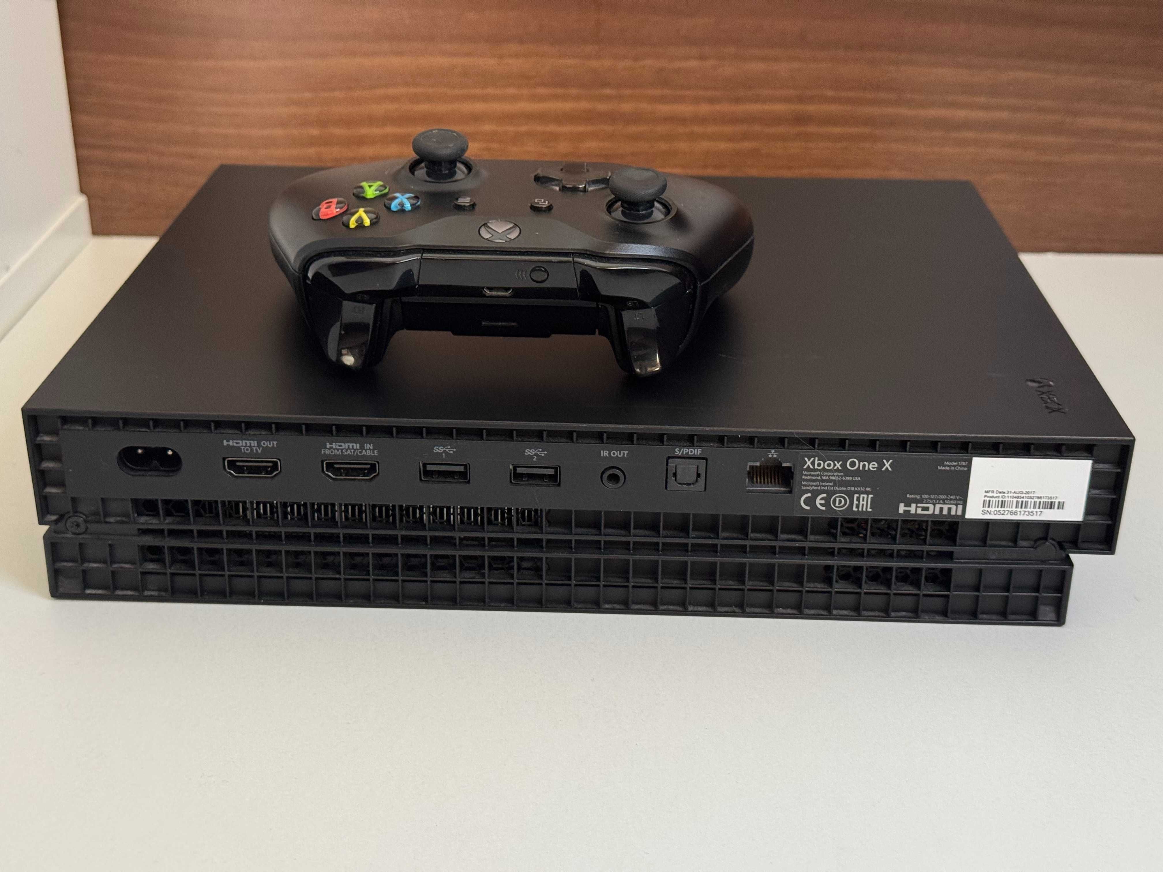 Konsola XBOX ONE X 1TB z Padem Napędem Ładowarką i Akumulatorkami