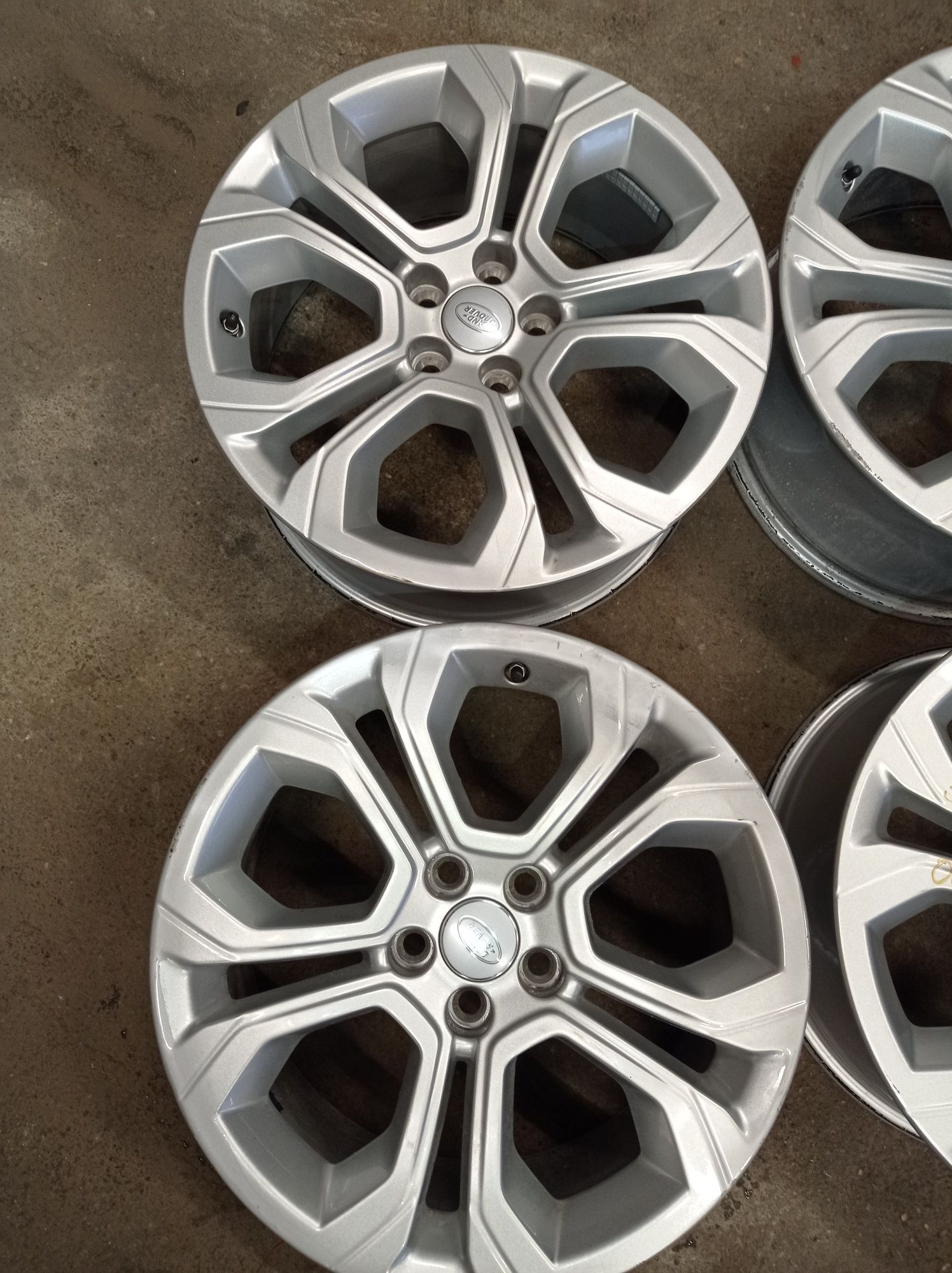 Felgi aluminiowe 8Jx18 et45 5x108 Land Rover+ czujniki