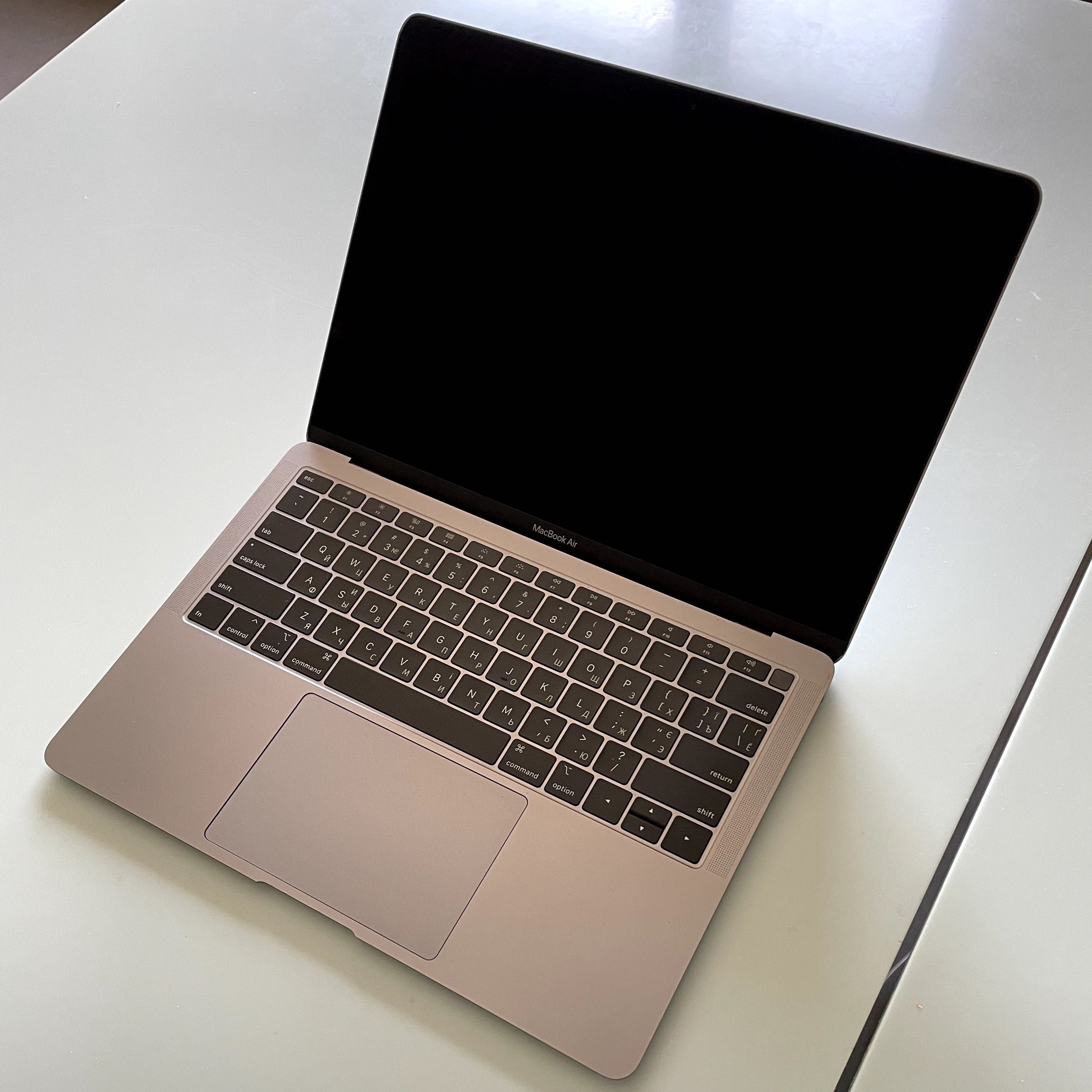 MacBook Air Retina  13" 2019 A1932, i5 / 8GBRAM  / 128 GB SSD