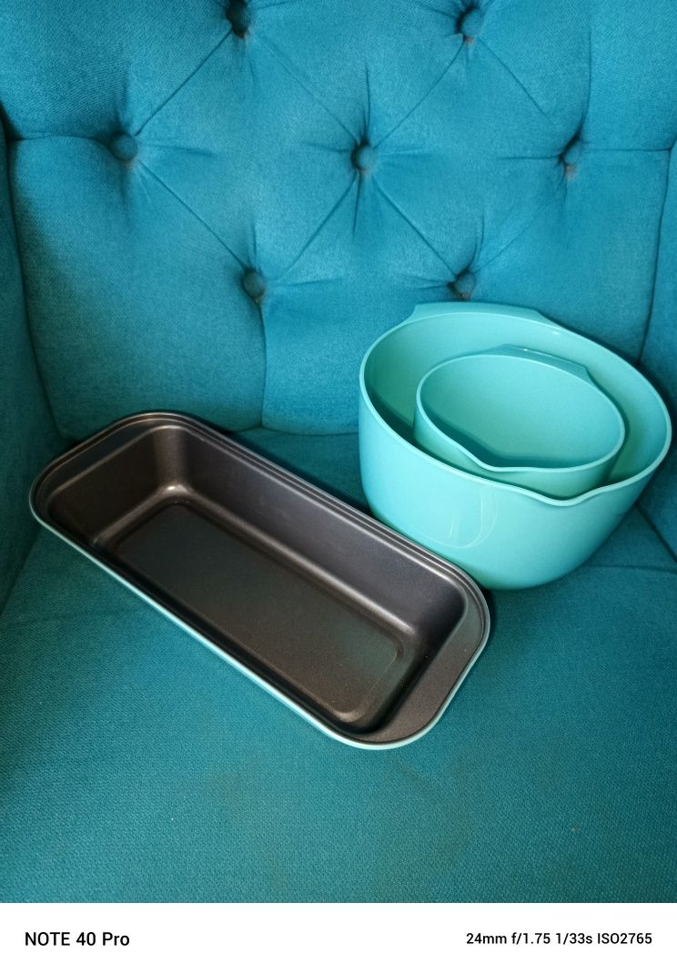 Miski 2 szt  20 cm 13 cm plastikowe z uchwytem i lejki gratis foremka