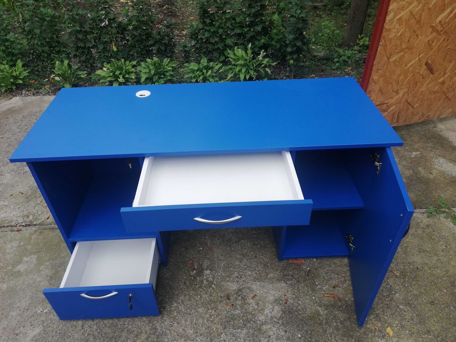 Стіл офісний, з шухлядами.