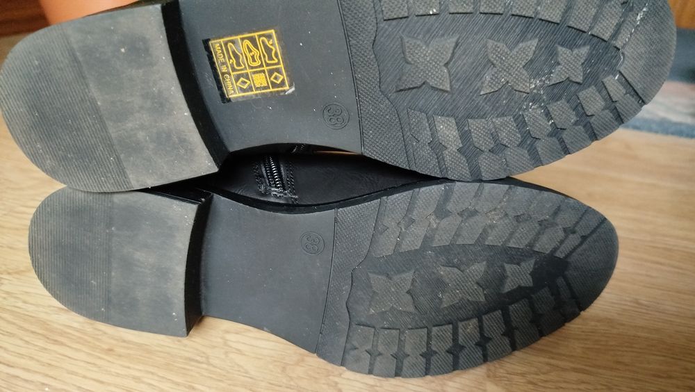 Czarne botki rozmiar 38