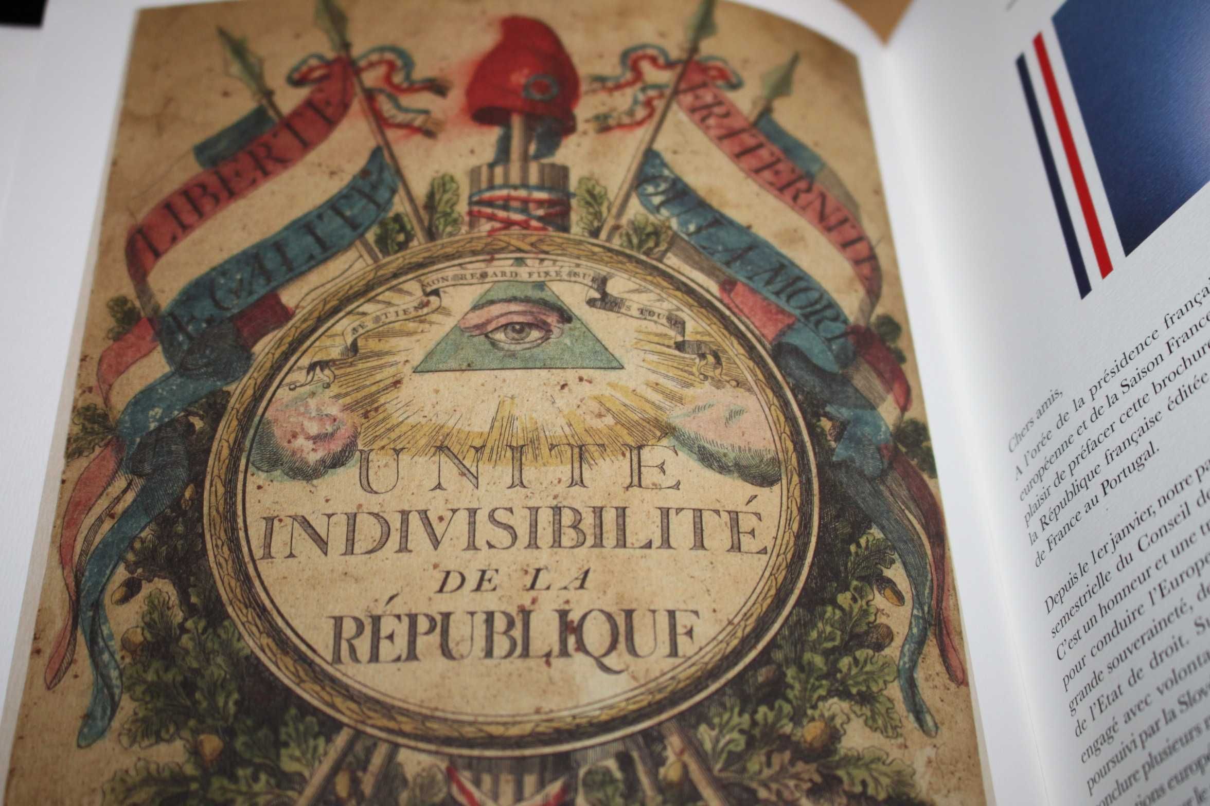 ' Os símbolos da Républica Françesa 2022 bilingue // Vários