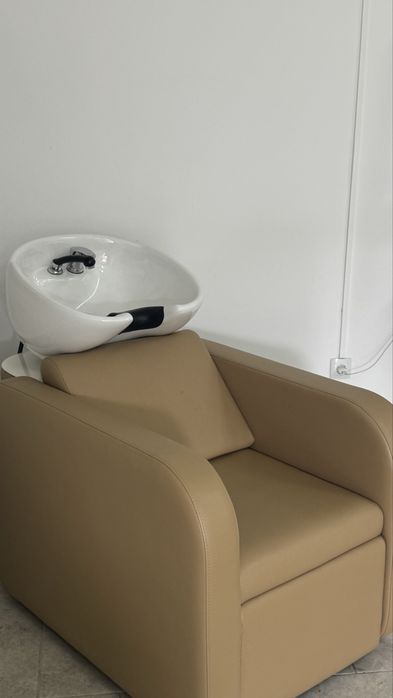 Мебель для салона. Крісло перукпрське, дзеркало