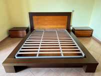 Cama casal, Mesas de cabeceira e Estrado