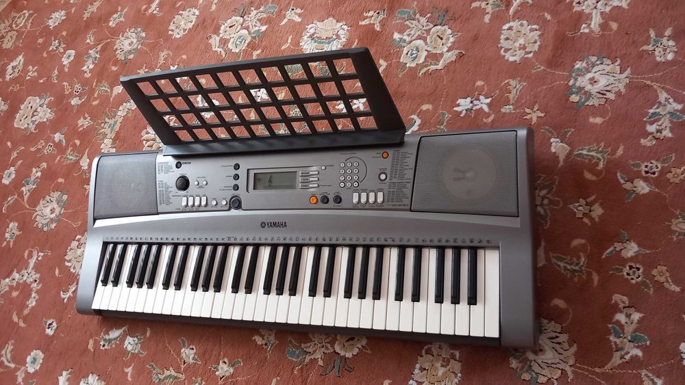Клавіатурний Синтезатор Yamaha PSR-R300