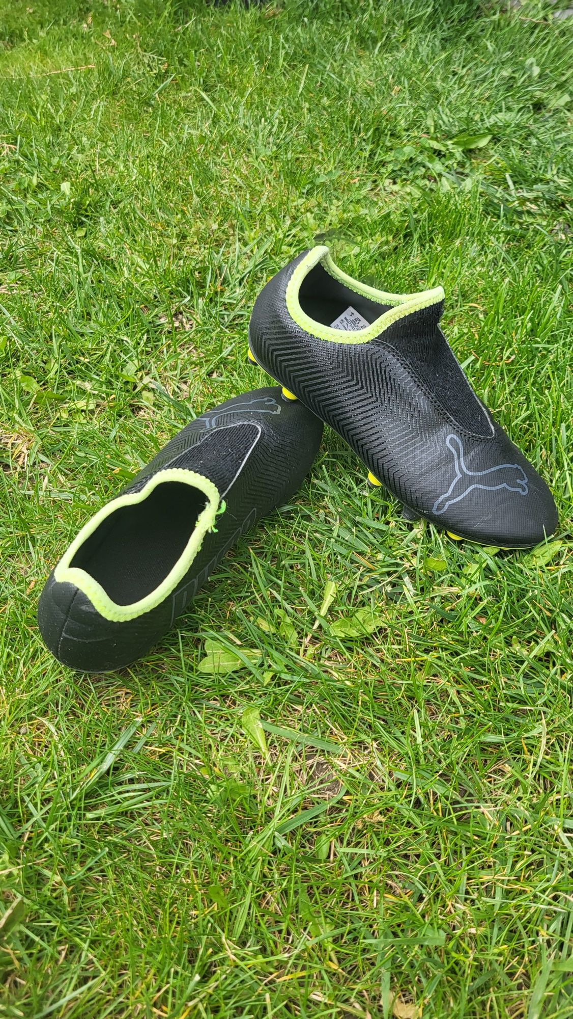 Korki buty sportowe Puma roz. 35,5 czarne do piłki nożnej