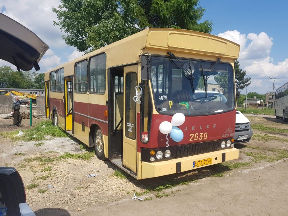 Przewóz osób, gosci weselnych, na lotnisko wynajem autokarów i busów