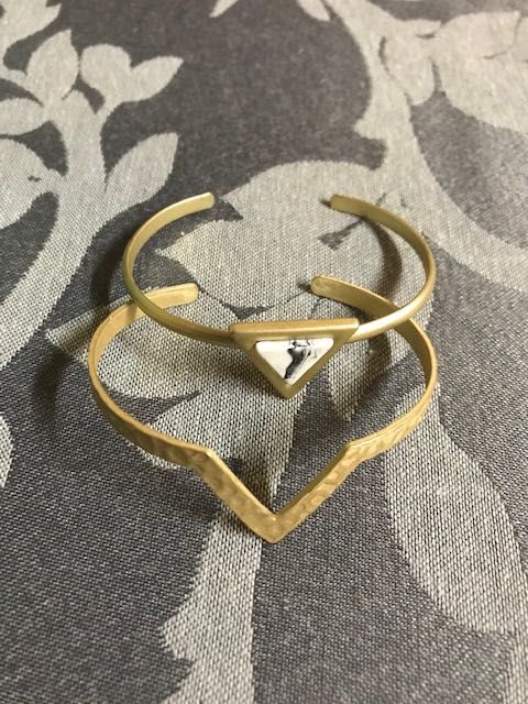 2 Pulseiras Douradas Novas