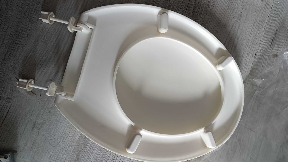 Deska sedesowa biała jak nowa