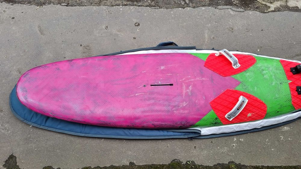 Deska windsurfing 92-95L slalom custom. Biaxial carbon