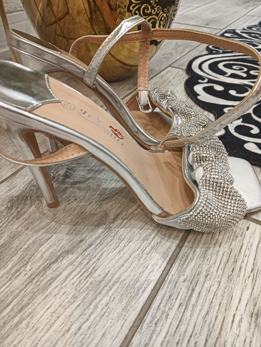 Sandały damskie nowe