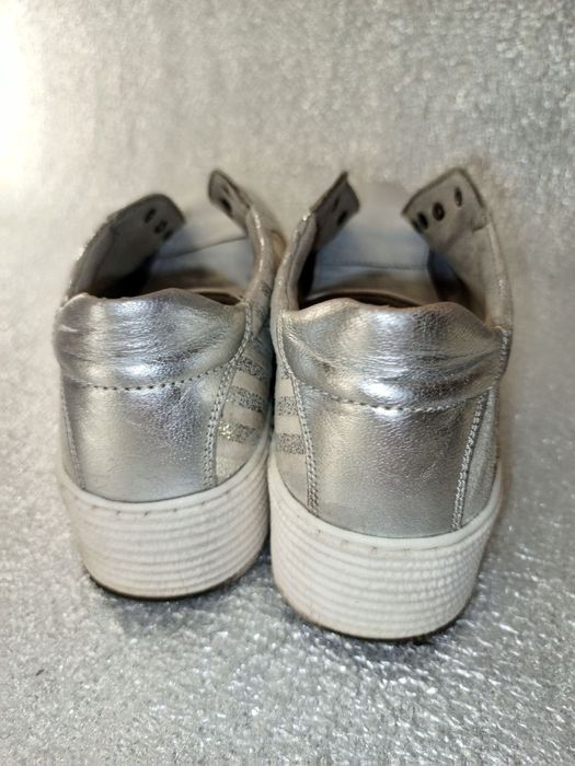 Продаю шкіряні кеди