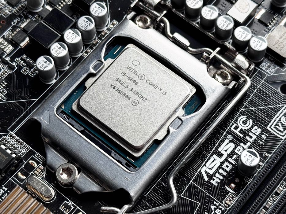 ASUS H110I-PLUS ITX + i5-6600 + 8GB DDR4 + Corsair CX450M