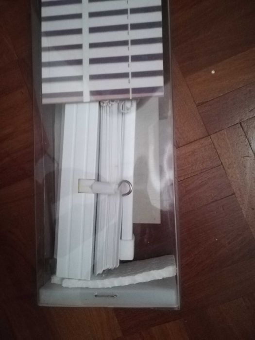 Estores laminados em PVC || 2 torneiras de lavatório novas - vintage