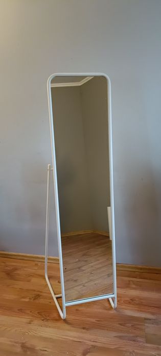 Lustro stojące IKEA KNAPPER 48x160 cm – Białe z wieszakami