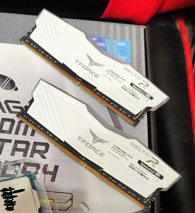 Team Group Kit 16GB (2 x 8GB) DDR4 3600MHz Delta RGB Branco CL18