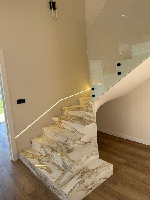 Шикарний Будинок в передмісті