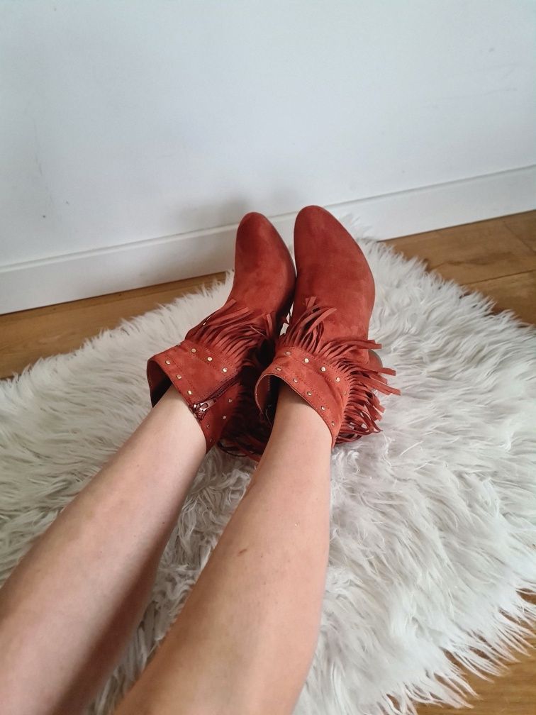 Tu 40 41 26cm botki na słupku Boho fredzle