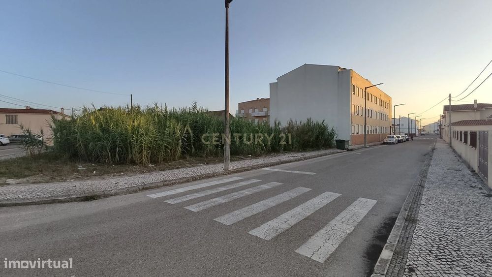 Terreno Urbano em Coimbra - 1411.5m² com Licença de Construção