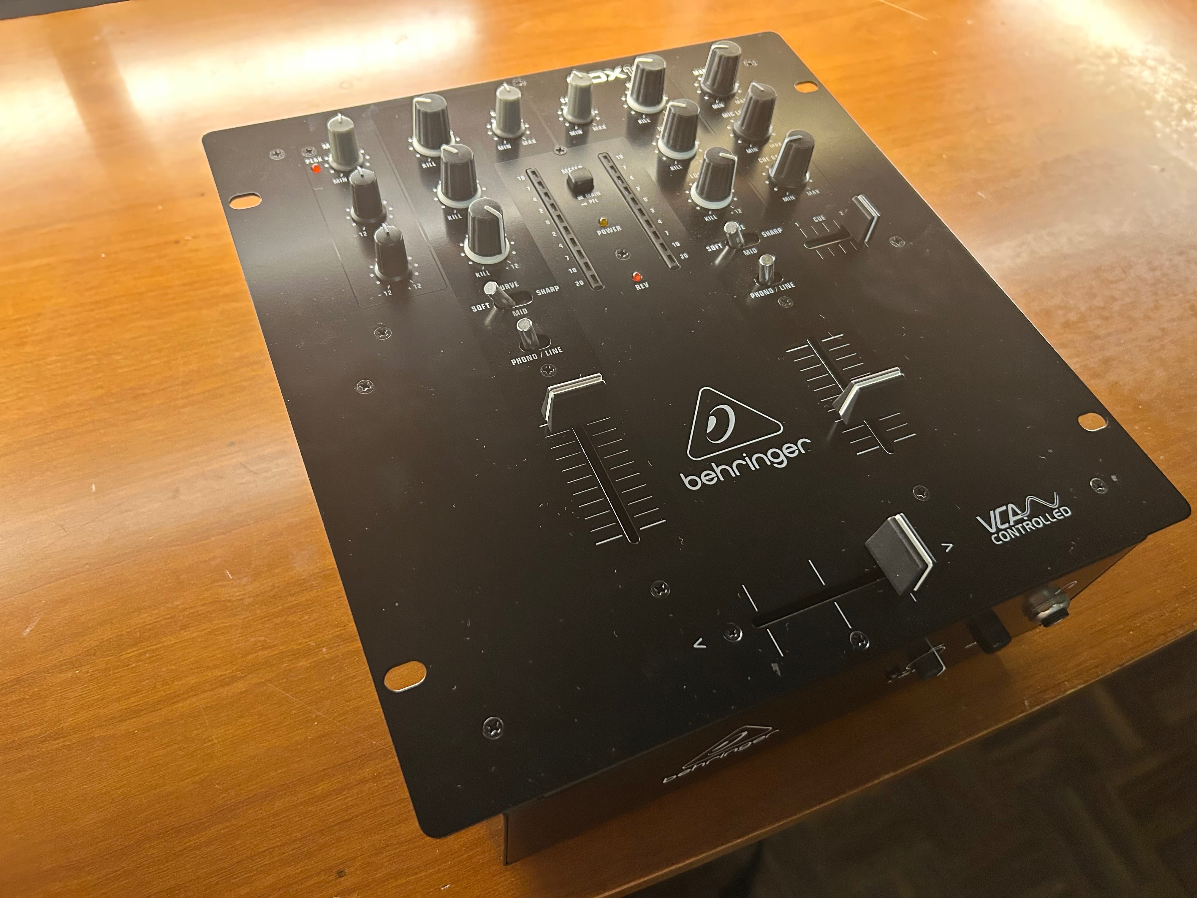 Behringer NOX 101 – Mesa de Mistura Analógica