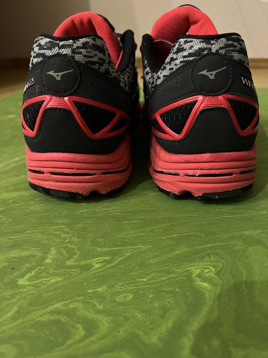 Mizuno кросівки 42,5