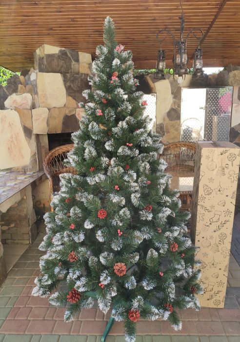 Пропонуємо Штучні ялинки