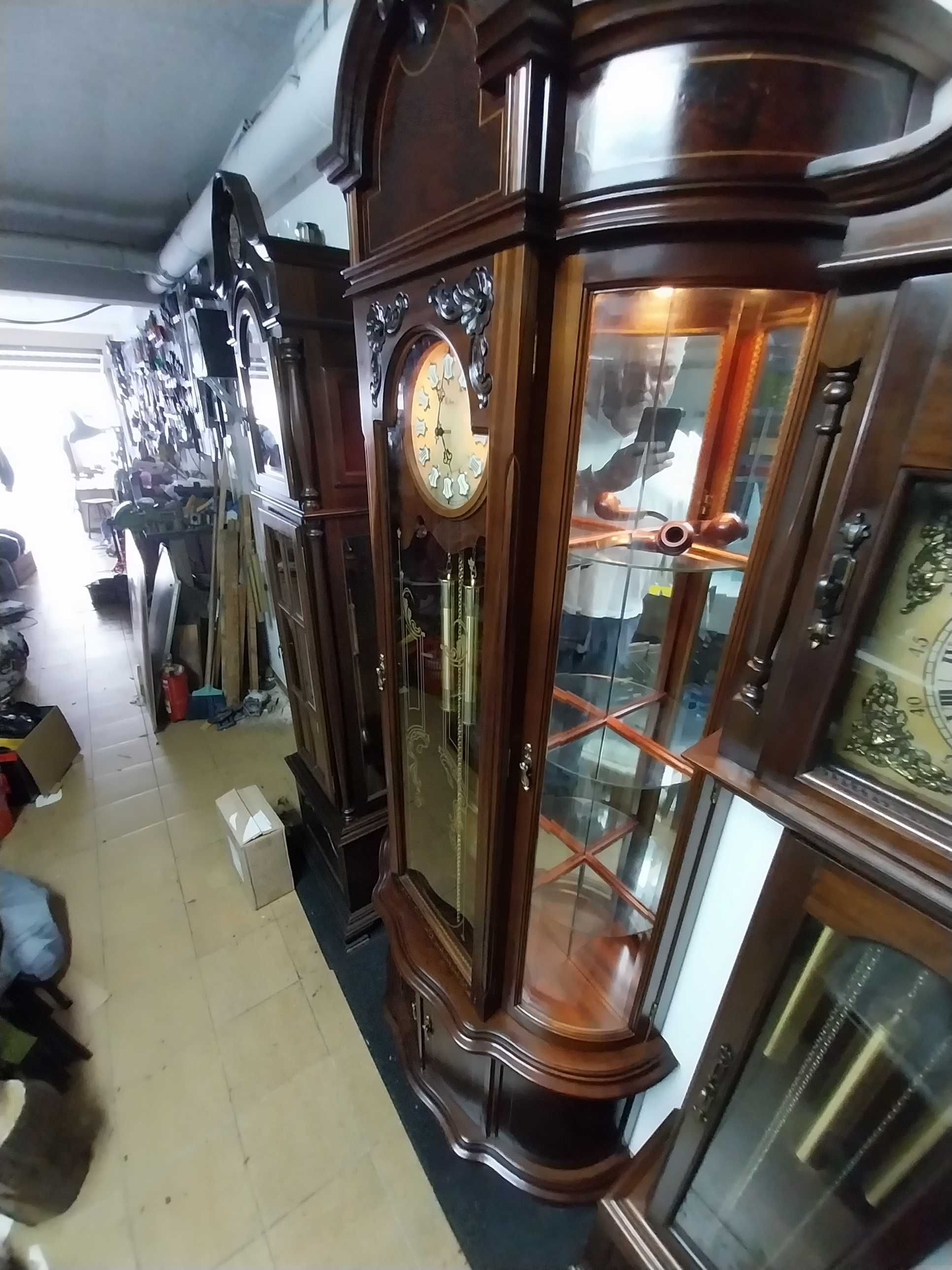 Relogio de sala, grande de pendulo com 3 pesos em latão