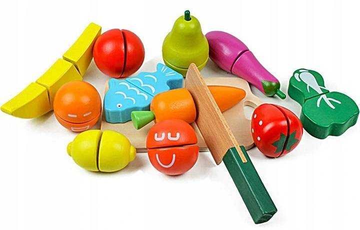 kolorowy zestaw drewnianych warzyw i owoców do krojenia z dodatkami