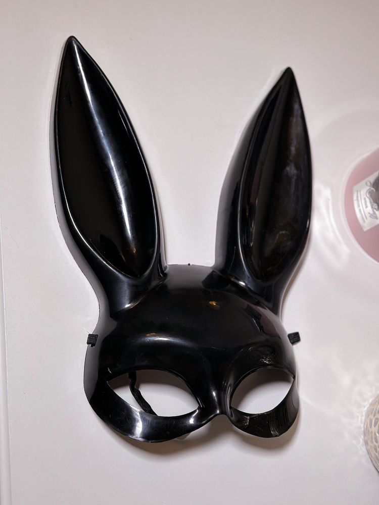 Maska plastikowa zając uszy królik nowa czarna Helloween dla doroslych